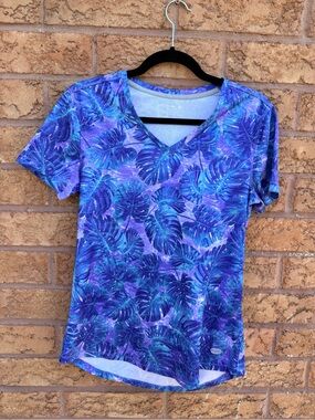 4/$25 • Reel Legends Freeline Purple Tropical Leaf V-Neck Women's Top